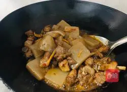 Illustration of how to cook duck legs with konjac 7