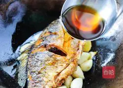 Illustration of braised crucian carp with green onions 7