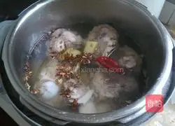 Illustration of how to make soy sauce bones 7