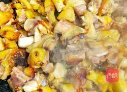 Illustration of how to make baked shallot chicken in casserole 4