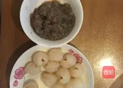 Illustration of how to make lychee shrimp balls 1