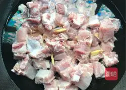 Illustration of how to cook pork ribs with potatoes 3