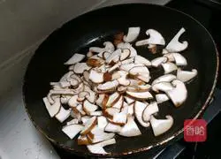 Illustration of how to make stir-fried chicken breasts with mushrooms 4