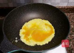 Illustration of how to make lettuce, fungus and scrambled eggs 7