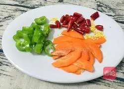 Illustration of how to make fried pork belly with pepper and carrot 2