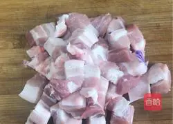 Illustration of how to make braised pork with liposuction 1