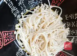 Illustration of how to make fat beef in sour soup 1