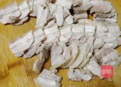 Illustration of how to make pickled cabbage and pork belly vermicelli 8