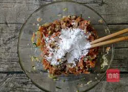 Illustration of how to make steamed carrot meatballs 4