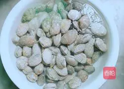 Illustration of how to make spicy stir-fried scallops 2