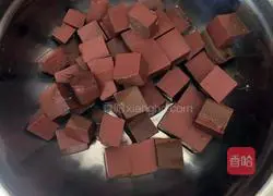 Illustration of how to make cold duck blood 1