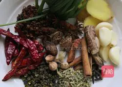 Illustration of how to cook pig's trotters with soybeans 5