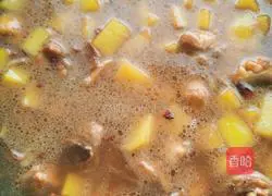 Illustration of how to cook chicken legs stewed with potatoes 8