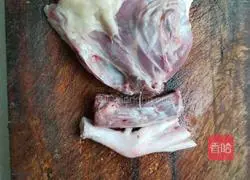 Illustration of how to make fried duck with konjac 1