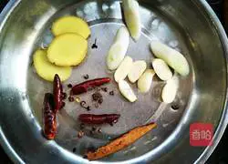 Illustration of how to cook cuttlefish in dry pot 2