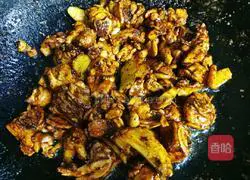 Illustration of braised chicken with tea tree mushroom 4