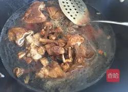 Illustration of how to stew matsutake mushrooms with big bones 8