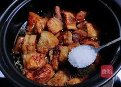 Illustration of braised pork and taro pot 4