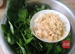 Illustration of how to make fried spinach with tofu skin 2