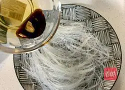 Illustration of how to make steamed seafood with garlic 9