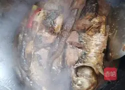 Illustration of how to cook crucian carp and eggplant stewed in sauce 7