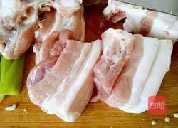 Illustration of how to make spicy stir-fried pork 1