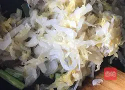 Illustration of how to make pickled cabbage, vermicelli and frozen tofu 6