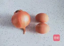 Illustration of how to make scrambled eggs with onions 2