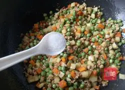 Illustration of how to make minced meat sandwich 16