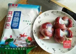 Illustration of how to make pickled lotus root with chicken gizzards 1