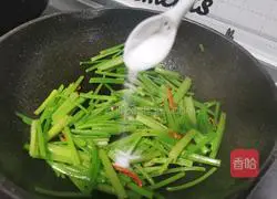 Illustration of how to make fried beef with wheat and celery 10