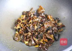 Illustration of how to make low-fat and low-calorie scrambled eggs with cucumber and fungus 4