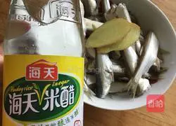 Illustration of how to make dry-fried river fish 3