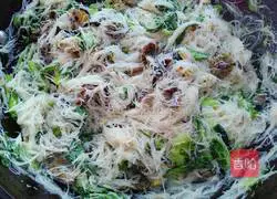 Illustration of how to make fried Xinghua rice noodles 20