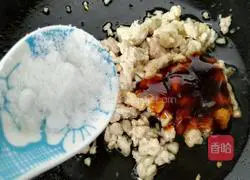 Illustration of how to make minced meat and lettuce 6