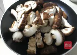 Illustration of how to make popcorn mushrooms with spring onions 2