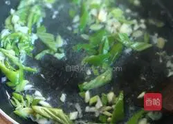 Illustration of how to make scrambled eggs with tomatoes 8