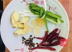 Illustration of how to cook pork with dried bamboo shoots 2