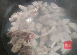 Illustration of how to make potato stewed chicken neck 2