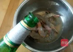 Illustration of how to make beer skewered shrimp 2