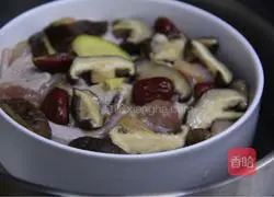 Illustration of how to make nutritious and delicious home-cooked steamed chicken with mushrooms 6