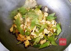 Illustration of how to make scrambled eggs with lettuce 7