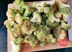 Broccoli with fried shrimps Practice illustration 3