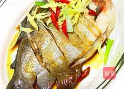 Illustration of how to make steamed Wuchang fish 4
