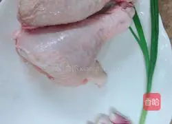 Boneless chicken thighs with scallion oil Practice illustration 1