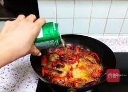 Illustration of how to make spicy crayfish 4