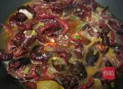 Spicy Illustration of how to make crayfish 12