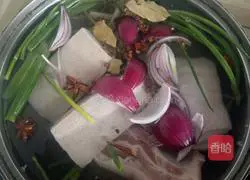 Illustration of how to make steamed pork with rice flour 1