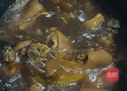 Illustration of how to cook pig's trotters in the rice cooker 4