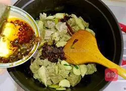 Illustration of home-style braised beef 8